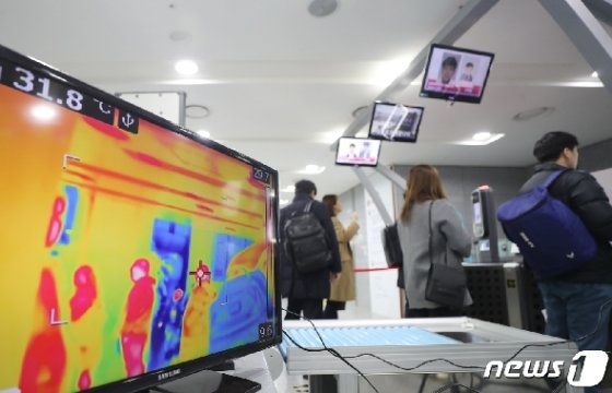 발열 증상 여부를 확인하는 목적으로 카메라를 설치·운영한 자는 얼굴영상 등 개인정보 저장은 원칙적으로 금지된다.(사진은 기사와 무관함)
