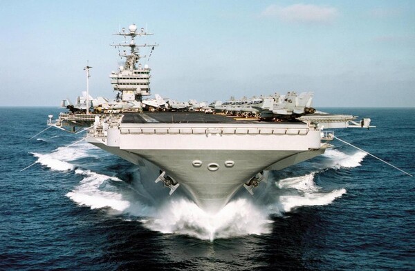 선진국에서는 핵 추진 항공모함처럼 디젤엔진 대신 원자력을 동력원으로 원자로를 소형화했으며, 현재도 항공모함이나 순양함 그리고 잠수함에 소형 원자로를 쓰고 있다.