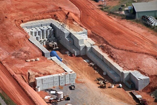 대체 방안 콘크리트로 막아버리는 '모르타르 고체화 처분' 으로 미국은 핵페기물 매립장으로 Barnwell 근처의 저준위 방사성 폐기물을 매립했다. Chem Nuclear. (사진 =scelp.org )