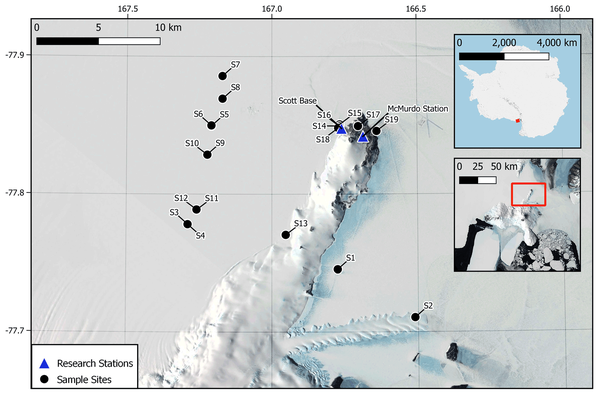 남극의 로스 섬 지역(S1–S19)에 걸쳐 눈 샘플 수집을 위한 사이트 위치. 샘플 사이트는 검은색으로 표시되고 과학 연구 스테이션의 위치는 파란색 삼각형으로 표시됩니다. 일부 사이트 마커는 지도의 축척으로 인해 두 개의 샘플링 사이트에 해당한다. (자료=뉴질랜드 캔터베리 대학 연구보고서)