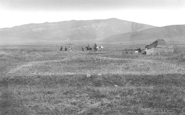 1885년에서 1892년 사이에 Tian Shan 산기슭에 있는 키르기스스탄 추 계곡의 발굴 작업이 진행되었다.
