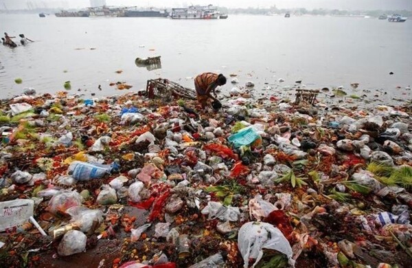 인도 정부는 신성한 갠지스 강을 정화하겠다고 약속했다. (사진= REUTERS/Rupak De Chowdhuri)