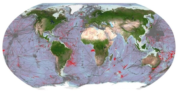 회색으로 표시된 영역은 GEBCO 그리드의 2021 릴리스 내에서 매핑된 영역의 적용 범위를 나타내고 빨간색으로 표시된 영역은 추가 적용 범위를 나타낸다. (사진= 일본재단-GEBCO 해저 2030)