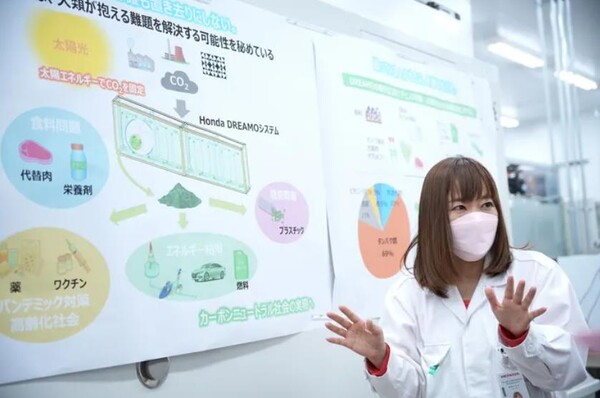 노조미 박사는 2013년부터 본격적으로 조류 연구를 스타트해, 독자적인 조류 「Honda DREAMO(혼다 드리모)」를 개발해 기르고, 8년간의 연구기간을 거쳐 드디어 실증 실험 단계까지 왔다.(사진=혼다)