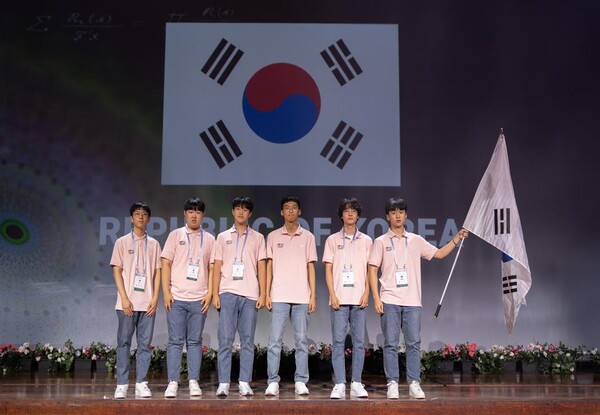 2022년 제63회 국제수학올림피아드 개회식 단체사진.(사진=과락기술정보통신부)