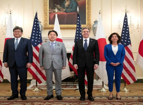 ‘일미 경제 정책 협의 위원회’ 의 첫 회합. (사진=AFP)