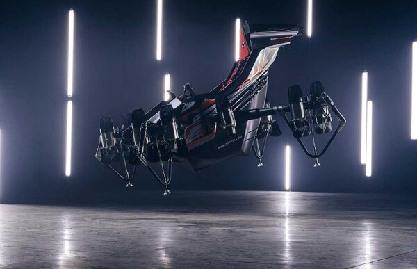 프랭키 자파타(Franky Zapata)는 플라이보드로 영국 해협을 횡단하는 위업을 달성한 지 3년 만에 "제트 레이서"를 공개했다.(사진=프랭키 자파타)