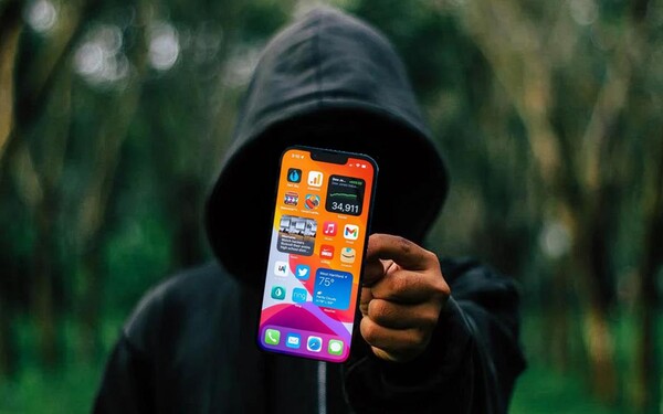 애플이 공지한 모델은 아이폰6S 이상, 아이패드 프로 모든 모델, 아이패드 에어2 이상, 아이패드 5세대 이상, 아이팟 터치 7세대 등으로 업데이트 하도록 권고 했다.(사진=PIXABAY 이미지 합성)