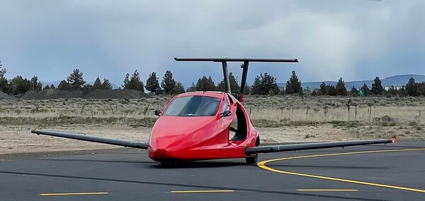 시속 200km 이상으로 달리면서 비행도 가능한 새로운 컨셉의 ‘3륜 비행 스포츠 카’ 가 공개됐다.(사진=Samson Sky)
