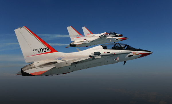 T-50 골든이글은 대한민국이 제작한 초음속 고등 훈련기이다. 2005년 10월부터 제작사인 한국항공우주산업에서 양산에 들어가, 2005년 12월에 1호기가 납품되었다.(사진=T-50/KAI)