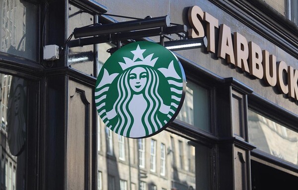 스타벅스가 2017년부터 2021년까지 5년간 적게는 612억원에서 많게는 649억원의 수입을 올린 것으로 추정된다고, 정무위원회 무소속 양정숙 의원이 국감 감사보고서를 분석한 결과 밝혀졌다.(사진=Pixabay)