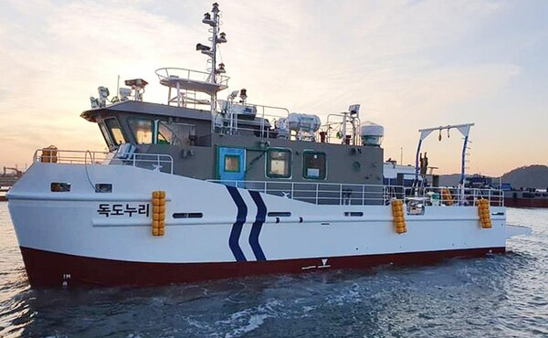 독도와 울릉도 주변 해상 연구를 전담하는 선박 '독도누리호'가 취항 후 처음으로 9일 독도로 출항했다.(사진=경북매일)