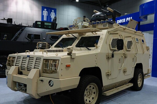 한국의 특장차 전문업체인 대지 P&I가 무선 주파수(RF) 감지 및 재밍(jamming) 전문업체인 BA 솔루션과 손을 잡고 차량 기반 이동식 드론 방어 체계(TD2S)를 개발 했다.(사진=비에이솔루션/대지P&I TD2S 이동식 C-UAV 시스템)