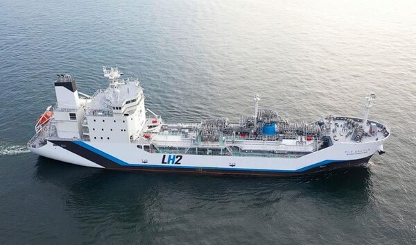 수이소프론티어는 세계 최초의 액화수소운반선이다. 건조는 2020년에 완료되었으며 Kawasaki Heavy Industries이 설계 및 건조되었다.(사진=가와사키 중공업)