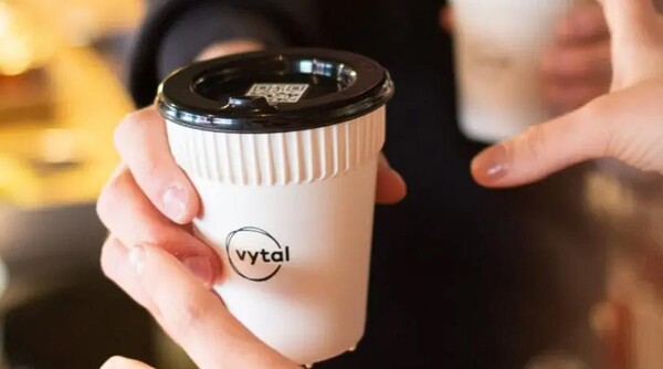 독일 바이탈은 데이크아웃 커피를 위한 자체 재사용 가능 컵으로 전환하여 시행하고 있다. (사진=독일 바이탈 글로벌)