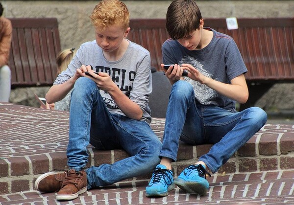 채플힐 노스캐롤라이나 대학 연구원은 청소년의 습관적인 SNS 이용은 뇌의 후속 변화와 관련이 있다고 보고서가 나왔다.(사진= 기사와 무관함/PIXABAY)