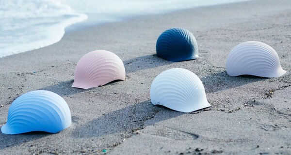 일본 코우시화학공업은 가리비 껍질을 재사용하여 만든 환경 친화적인 헬멧인 ‘쉘멧(SHELLMET)’을 선보였다.(사진=코우시화학공업)