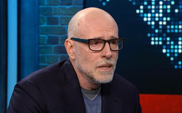 스콧 갤러웨이(Scott Galloway)는 “AI 2023년의 기술”이라는 주제로 SNS에 기고문을 실었다. (사진=스콧 갤러웨이 트위터에서 CNN과 인터뷰 장면 화면 캡처)