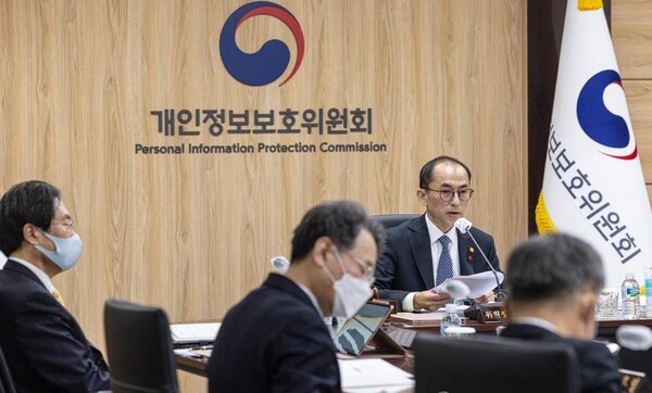 고학수 개인정보위 위원장은 “주문배달 분야의 온라인 플랫폼 특성을 반영하여 마련한 이번 민관협력 자율규제 규약은  “향후 자율규제 규약의 정착을 위해 과징금·과태료 대폭 감경, 인증마크 등 인센티브를 확실히 부여할 계획”이라고 말했다.(사진=연합뉴스)