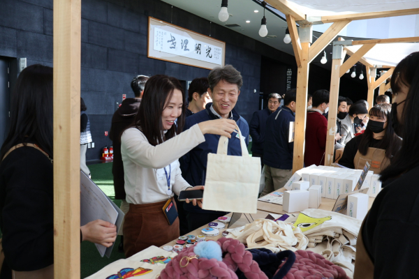 한국수력원자력은 22일과 23일 양일간 경주 본사에서 '플리마켓 나눠보장:[場]' 행사를 진행한다.(사진=한수원)