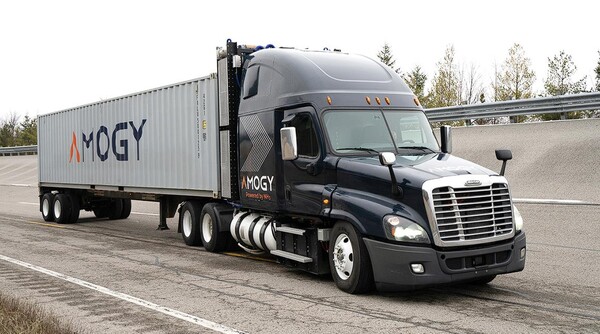  Amogy가 암모니아 기반 수소 연료전지 시스템을 적용해 실증실험한 대형 트럭(사진=SK이노베이션)