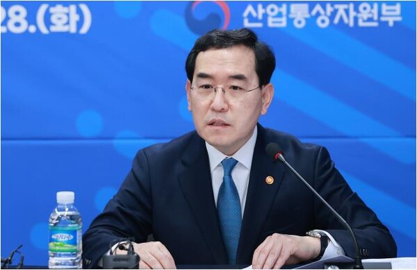 이창양 산업통상자원부 장관이 28일 경기 군포 디팜스테크에서 열린 뿌리산업 첨단화를 위한 업계 간담회를 주재하고 있다. [사진=산업통상자원부]