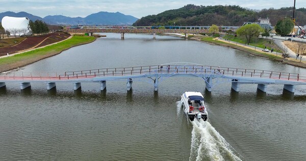 국가정원 뱃길동천에 정원체험선인‘정원드림호’을 운행한다.(사진=순천만정원박람회)