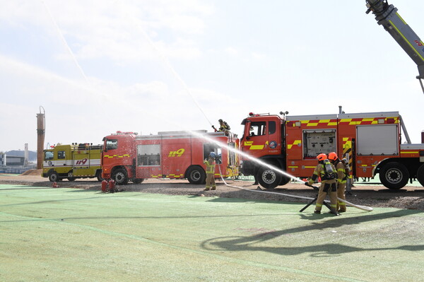 수도권매립지관리공사는 인천검단소방서, 119특수대응단과 함께 화재대응 합동 소방훈련을 실시했다.