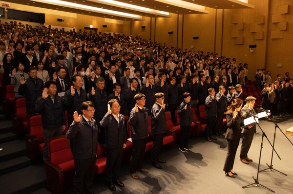 한국가스공사는 5월 12일 최연혜 사장 등 전 임직원이 참석한 가운데 비상결의대회를 가졌다. [제공=한국가스공사]