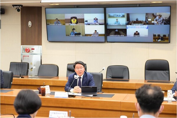 한국남부발전 이승우 사장이 16일 부산 본사에서 국민 고통 분담과 경영 위기 극복을 위한 ‘KOSPO 비상경영대책회의’를 개최했다. [제공=한국남부발전]