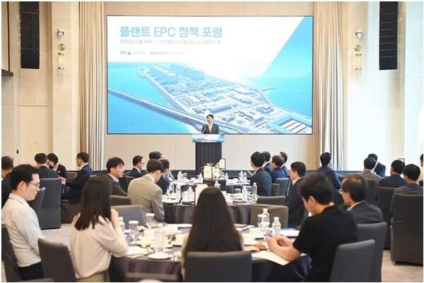 안덕근 산업통상자원부 통상교섭본부장이 19일 서울 강남구 조선팰리스호텔에서 열린 플랜트 EPC(설계·조달·시공) 정책 포럼에 참석해 축사를 하고 있다. [제공=산업통상자원부]