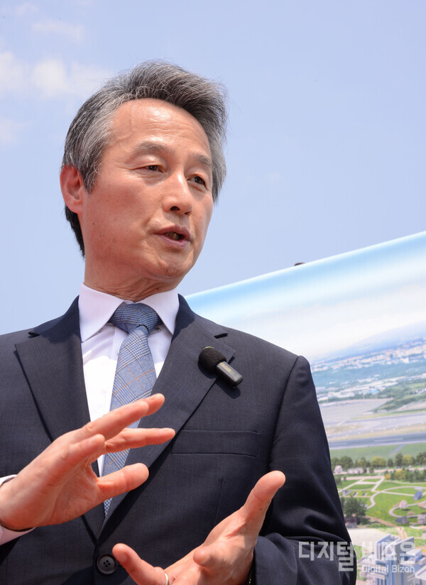 안병옥 이사장은 “제주 지역주민 여러분이 없었다면 오늘 착공이 어려웠을 것”이라며 “환경공단은 지역주민들과 지속적으로 소통하면서 공사에 따른 피해가 최소화될 수 있도록 정성으로 보살피고, 공사기간 내에 사업이 차질 없이 마무리되도록 노력을 다 하겠다”고 말했다.