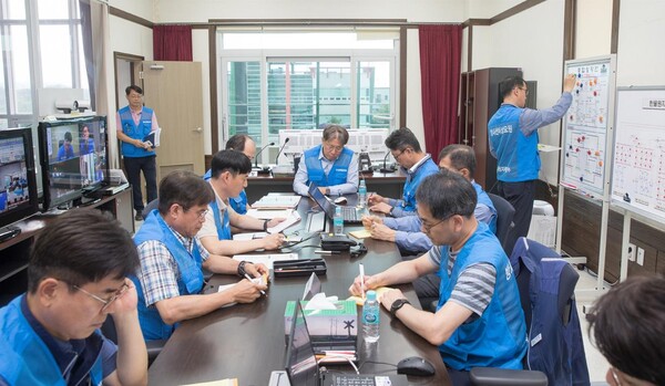 한울3호기 방사능방재 합동훈련 회의장면 [제공=한울원자력본부]