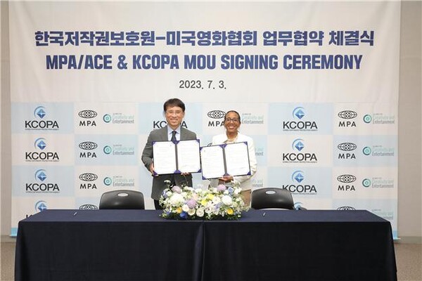 (좌) 한국저작권보호원 박정렬 원장, (우) 미국영화협회 카린 템플(Karyn A. Temple) 수석부회장