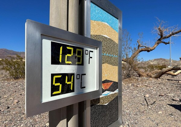 2023년 7월 15일 미국 캘리포니아주 데스밸리의 고온을 표시하는 디지털 표지판의 모습.(사진=로이터 / Jorge Garcia)