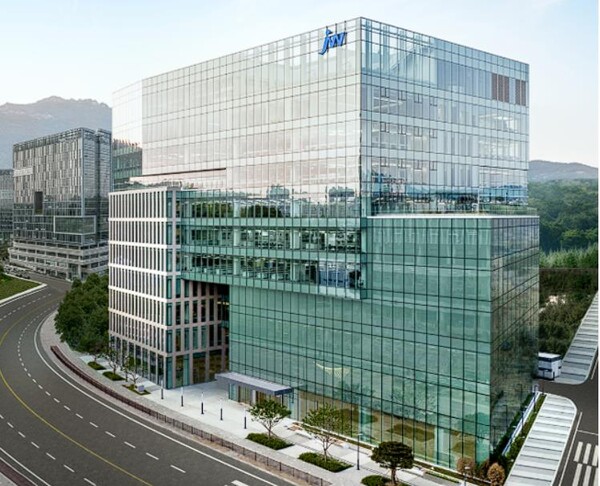 공정거래위원회는 불법 리베이트를 제공한 JW중외제약에 대해 298억 원의 과징금을 부과했다.(사진=jw중외제약 과천사옥)