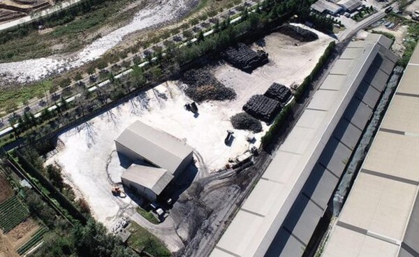 쌍용C&E 내 폐타이어 야적장이던 곳의 최근 모습. [사진제공=최병성 목사]