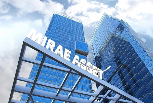 미래에셋그룹이 25일 임원 70명에 대한 승진 인사를 마무리하고 본격적인 '2기 전문경영인 체제'를 가동했다.