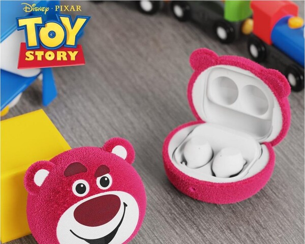 갤럭시 버즈 FE 토이 스토리 ‘랏소 베어’ 캐릭터 케이스 패키지 [제공=삼성전자]