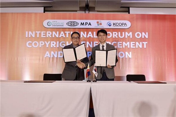 (좌) 필리핀 지식재산청 로웰 발바 청장, (우) 한국저작권보호원 박정렬 원장