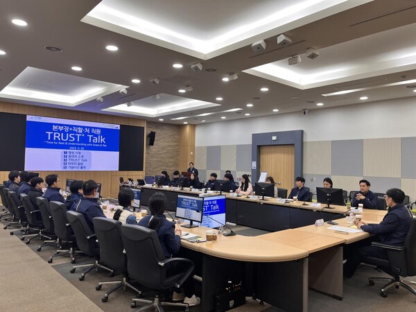 이세용 본부장이 한울본부 직원들과 현장 소통 프로그램을 시행하고 있다. [제공=한울원자력본부]