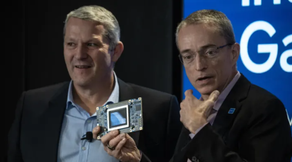 (사진=게티이미지) 인텔 CEO 패트릭 겔싱어(Patrick Gelsinger)가 2023년 12월 14일 목요일 미국 뉴욕에서 열린 인텔 AI 에브리웨어(Intel AI Everywhere) 출시 행사에서 연설하고 있다.