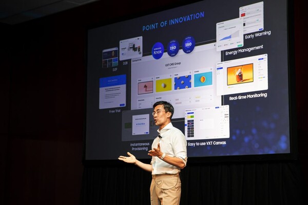 ▲ 삼성전자 영상디스플레이사업부 이양우 부사장이 스페인 바르셀로나에서 ‘삼성 VXT’ 글로벌 런칭 행사를 진행하고 있다