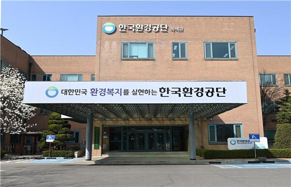 한국환경공단(이사장 안병옥)은 28일 국민공감형 승강기 폐배터리 수거사업을 본격 실시한다고 밝혔다.