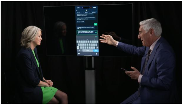 (사진=CBS) Woebot Health의 설립자 인 Alison Darcy는 Jon LaPook 박사에게 Woeboy의 작동 방식을 보여주는 장면 캡쳐