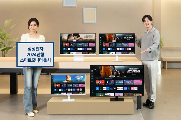 ▲ 삼성전자 모델이 삼성스토어 청담점에서 홈 라이프 활용성을 강화한 2024년형 스마트모니터를 소개하고 있다.