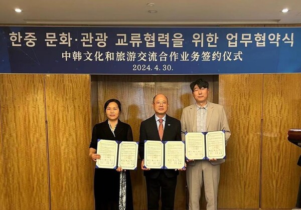 (왼쪽부터) 허난성중국여행사그룹(CTS) 우신 총경리, 인천관광공사 백현 사장, 투유여행사 강대위 대표