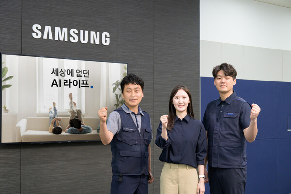 ▲ 삼성전자서비스, 삼성전자판매, 삼성전자로지텍 직원들이 삼성스토어 대치점에서 여름 에어컨 성수기를 맞아 고객 편의성 향상을 위한 역량 강화를 다짐하고 있다.