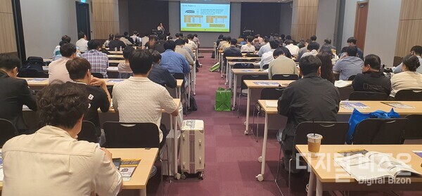 ▲ ‘제45회 국제환경산업기술·그린에너지전(엔벡스 2024)가 3일 개막식을 갖고 5일까지의 일정에 돌입했다.환경보건뉴스(발행인 김병오)가 3일 서울 삼성동 코엑스 컨퍼런스룸 308호에서 개최한 ‘2024년 유해화학물질 안전관리 정책 및 기술·장비 설명회’ 장면