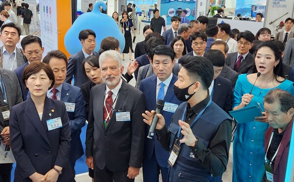 사진=좌측부터 한화진 환경뷰장관, 프랑소와 몽땅 주한 벨기에 대사, 송병억 수도권매립지관리공사 사장